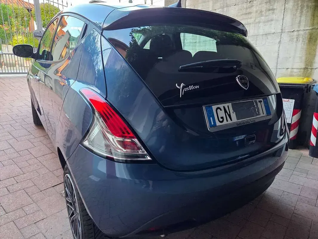 Usata Lancia Ypsilon Silver 69 CV (50 kW) 2023 Bluazzurro Utilitaria