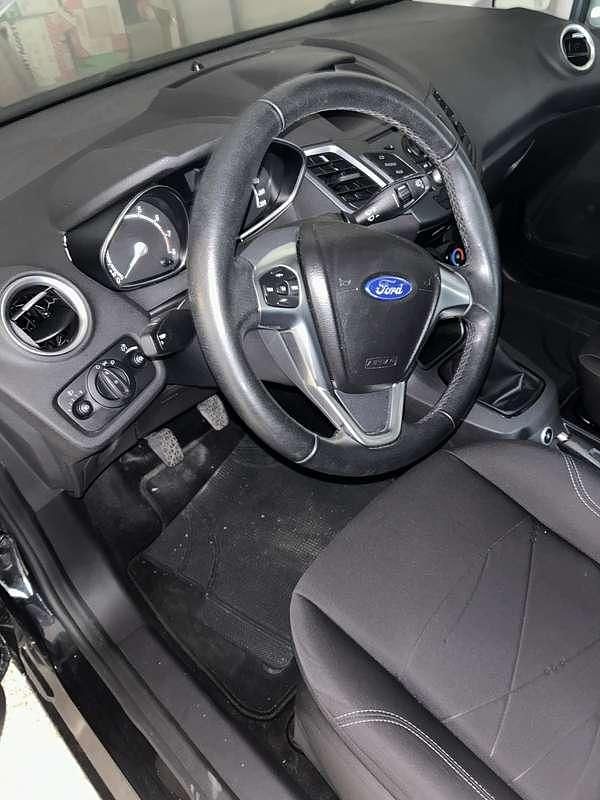 Usata Ford Fiesta 97 CV (71 kW) 2013 Nero Utilitaria