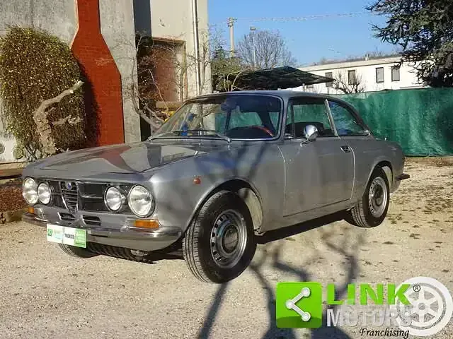 Begagnad Alfa Romeo 1750 Quadrifoglio 115 HK (84 kW) 1970 Grå Sedan