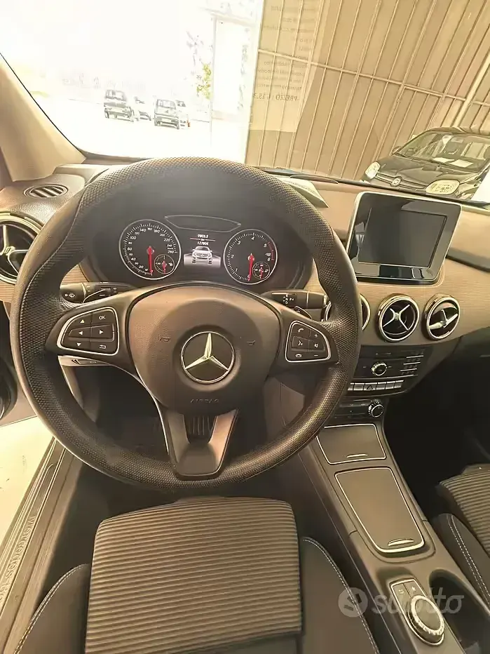 Usata Mercedes B180 Executive 110 CV (80 kW) 2016 Grigio Utilitaria