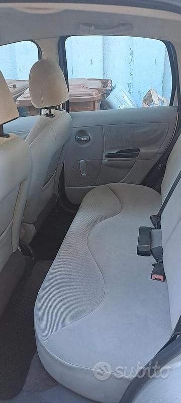 Grigio Usata 2007 Citroën C3 Tre volumi | 2400 € - Immagine 1/4