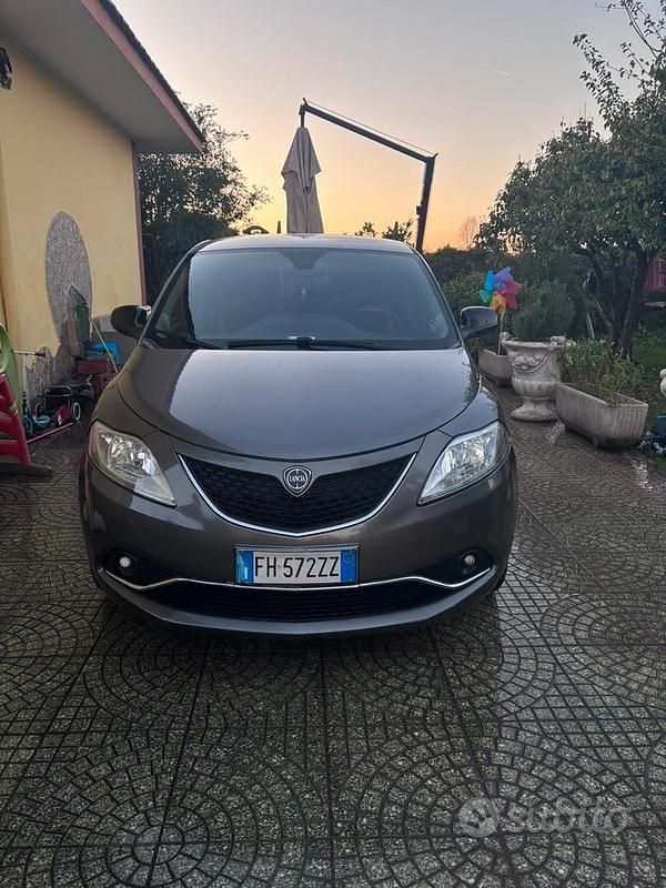 Grigio Usata 2017 Lancia Ypsilon Due volumi | 7500 € - Immagine 1/4