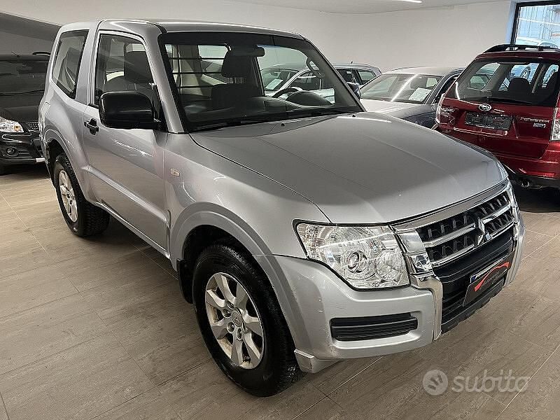 Usata Mitsubishi Pajero Instyle 200 CV (147 kW) 2016 Argento SUV