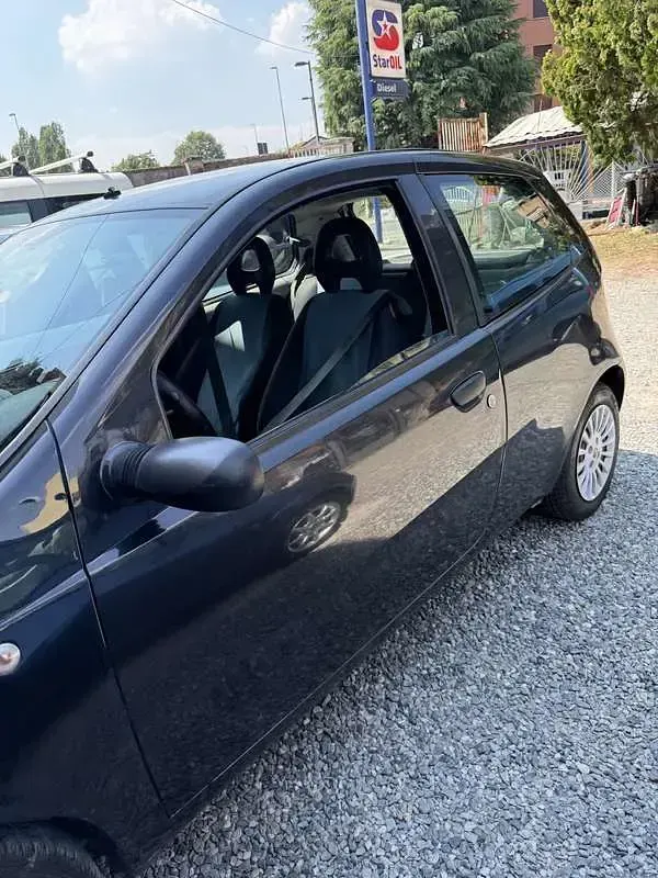 Usata Fiat Punto 60 CV (44 kW) 2005 Utilitaria