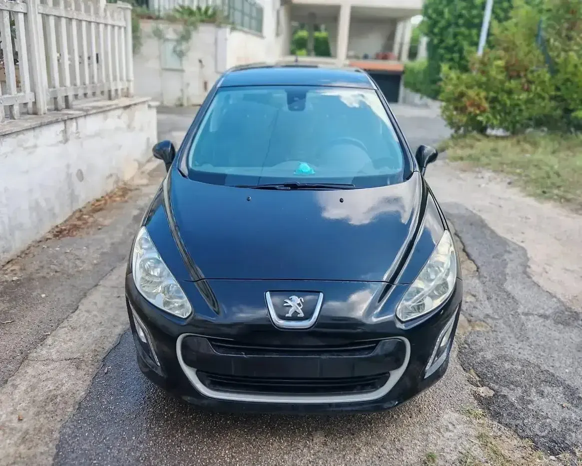 Usata Peugeot 308 92 CV (67 kW) 2012 Nero Berlina