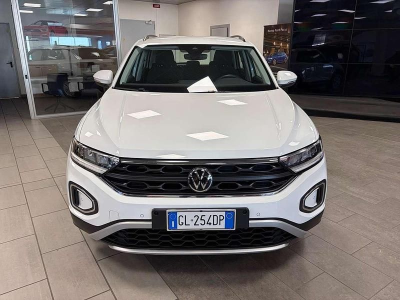 Usata VW T-Roc Life 110 CV (80 kW) 2023 Bianco pastello SUV