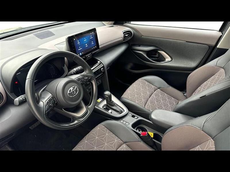 Usata Toyota Yaris Cross Lounge 116 CV (85 kW) 2022 Grigio scuro SUV