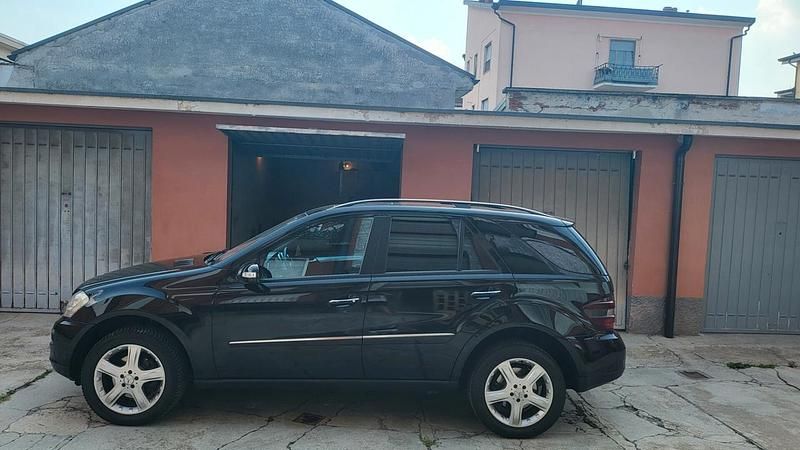 Usata Mercedes ML320 224 CV (164 kW) 2005 Nero SUV
