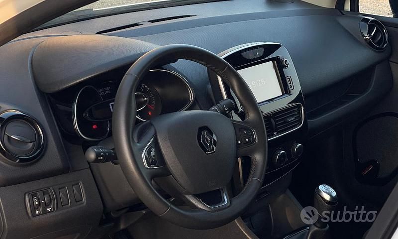 Second-hand Renault Clio IV LIMITED 75 CP (55 kW) 2018 Alb Berlinǎ