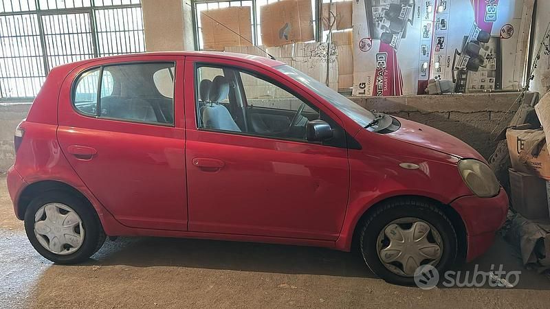 Usata Toyota Yaris 2000 Utilitaria