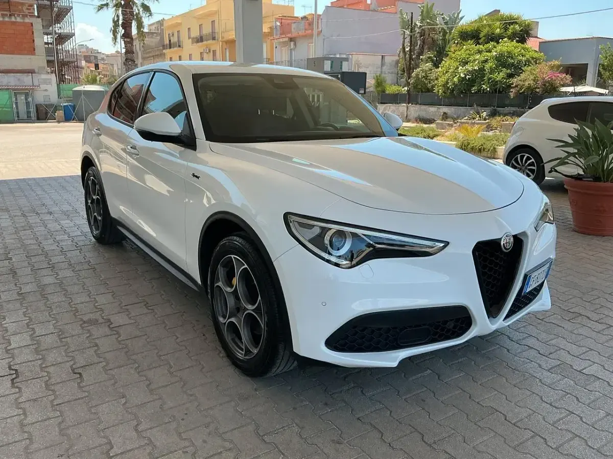 Usata Alfa Romeo Stelvio Sprint 190 CV (139 kW) 2021 Bianco SUV