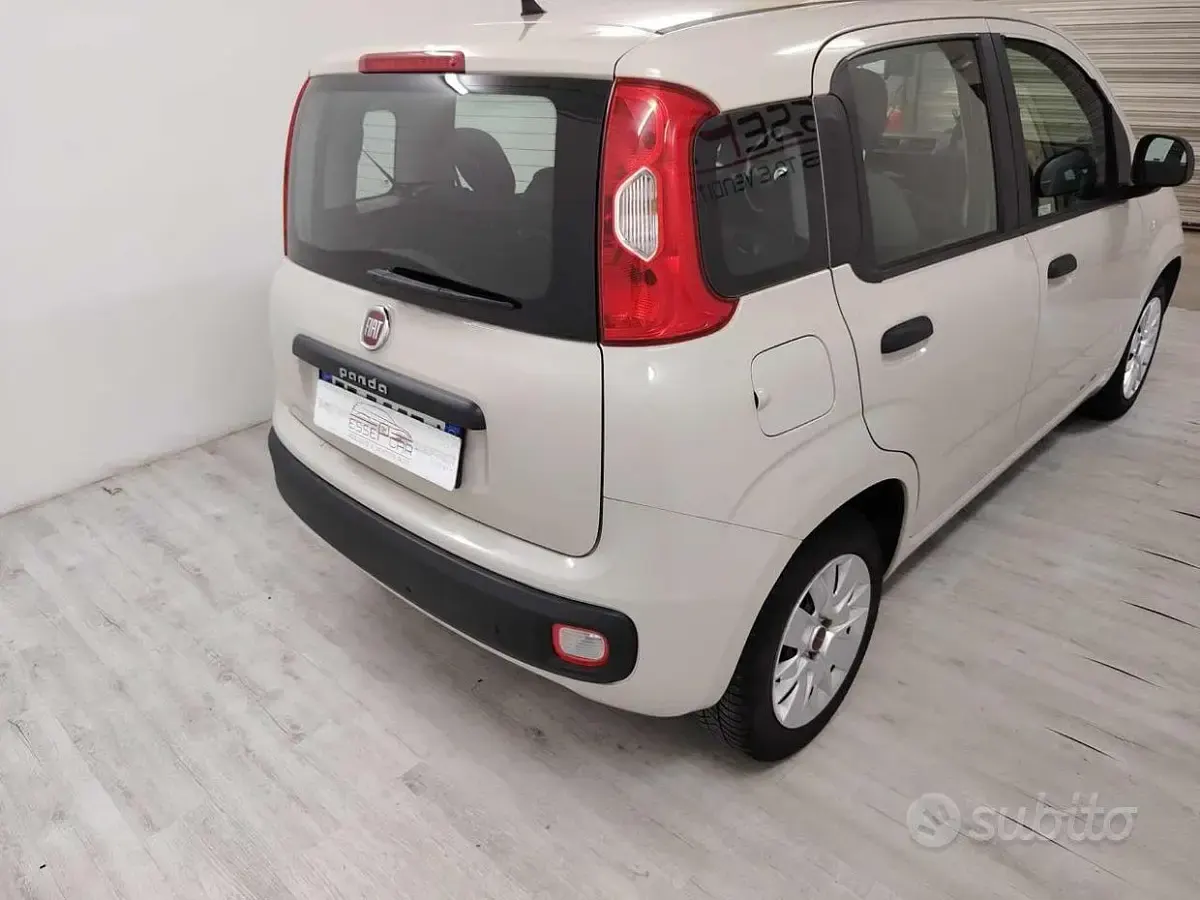 Usata Fiat Panda Lounge 69 CV (50 kW) 2016 Bianco Utilitaria