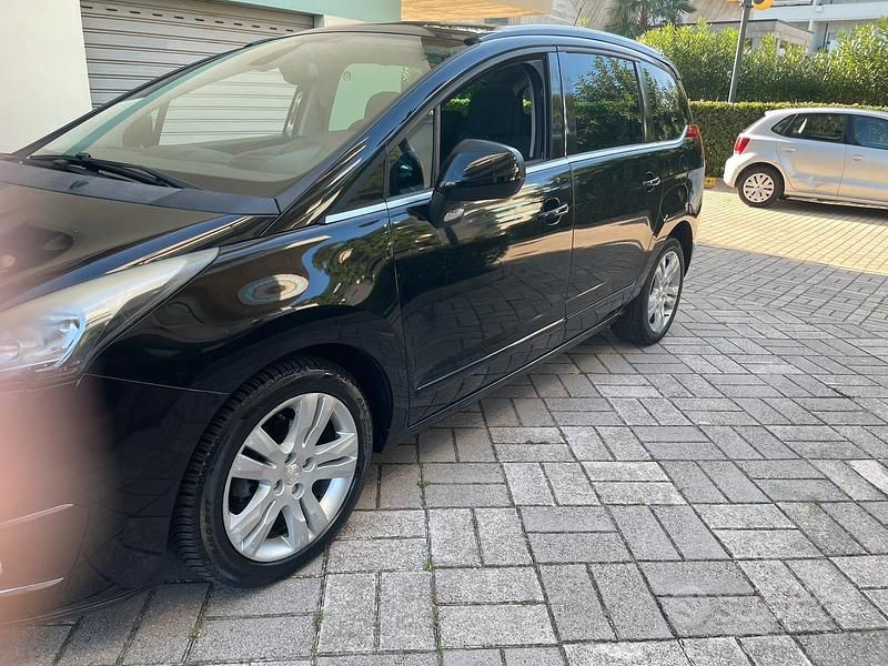 Usata Peugeot 5008 Allure 120 CV (88 kW) 2015 Nero Monovolume