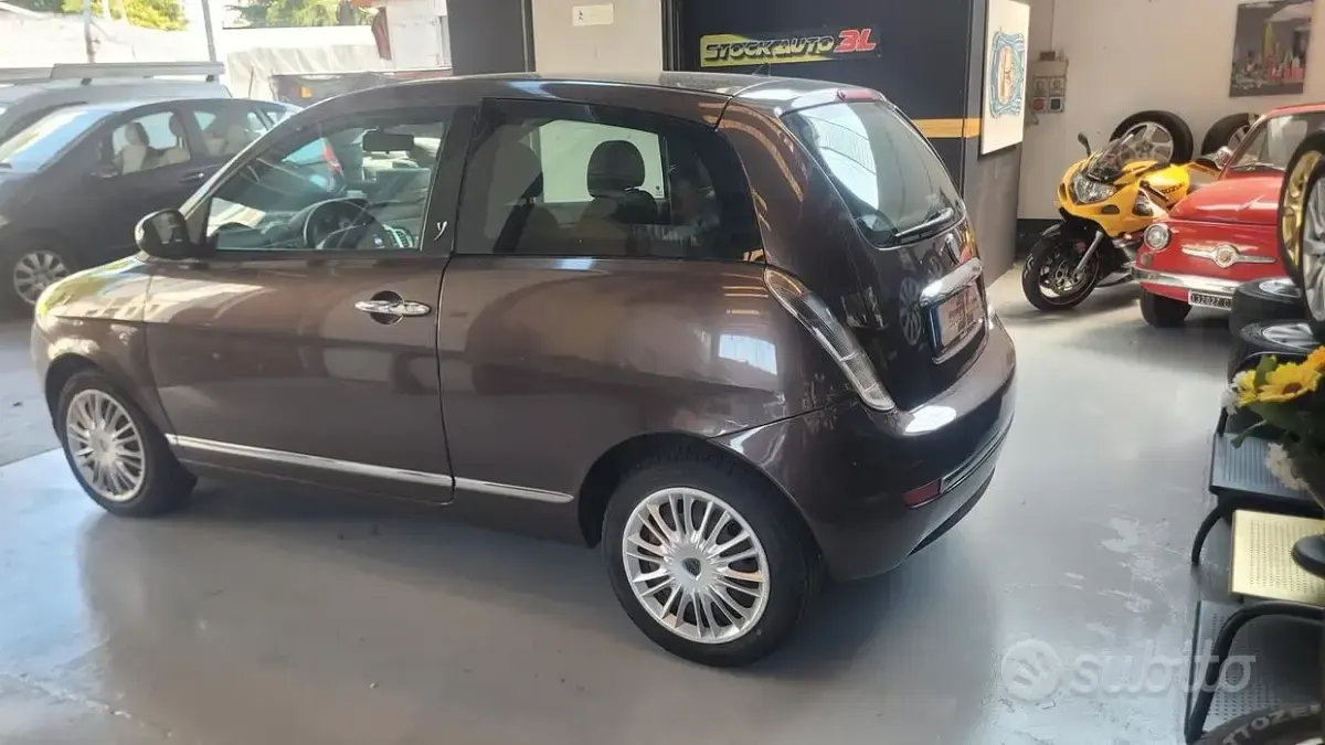 Usata Lancia Ypsilon 69 CV (50 kW) 2011 Marrone Utilitaria