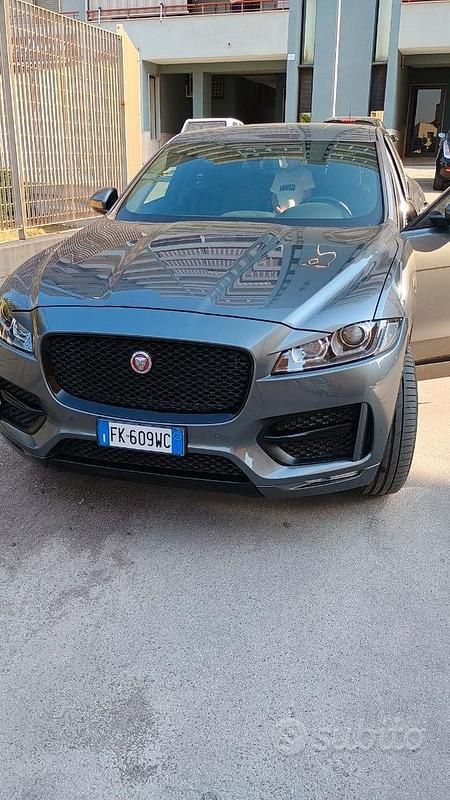 Usata Jaguar F-Pace 250 CV (183 kW) 2017 Grigio SUV