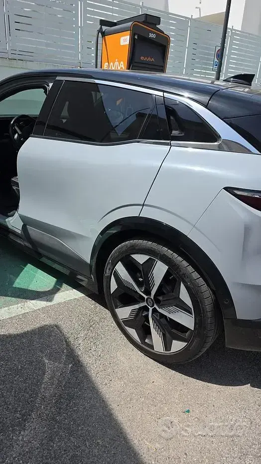 Usata Renault Megane E-Tech 55 kW (75 CV) 2022 Grigio Berlina