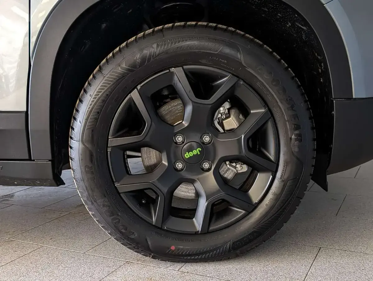 Nuova Jeep Avenger 145 CV (106 kW) 2025 Grigio SUV