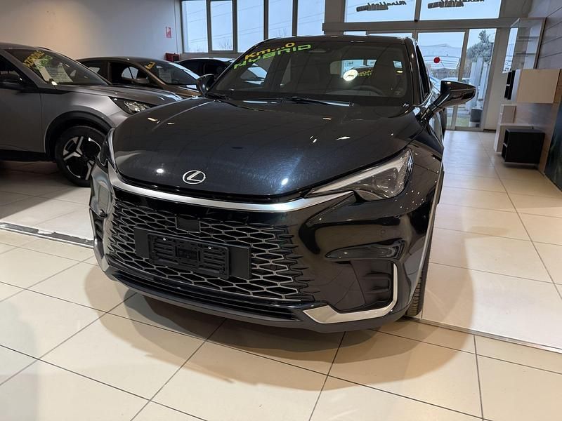 Nuova Lexus LBX 136 CV (100 kW) 2025 Nero SUV