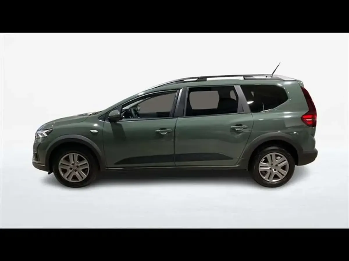 Usata Dacia Jogger Expression 101 CV (74 kW) 2023 Verde Monovolume