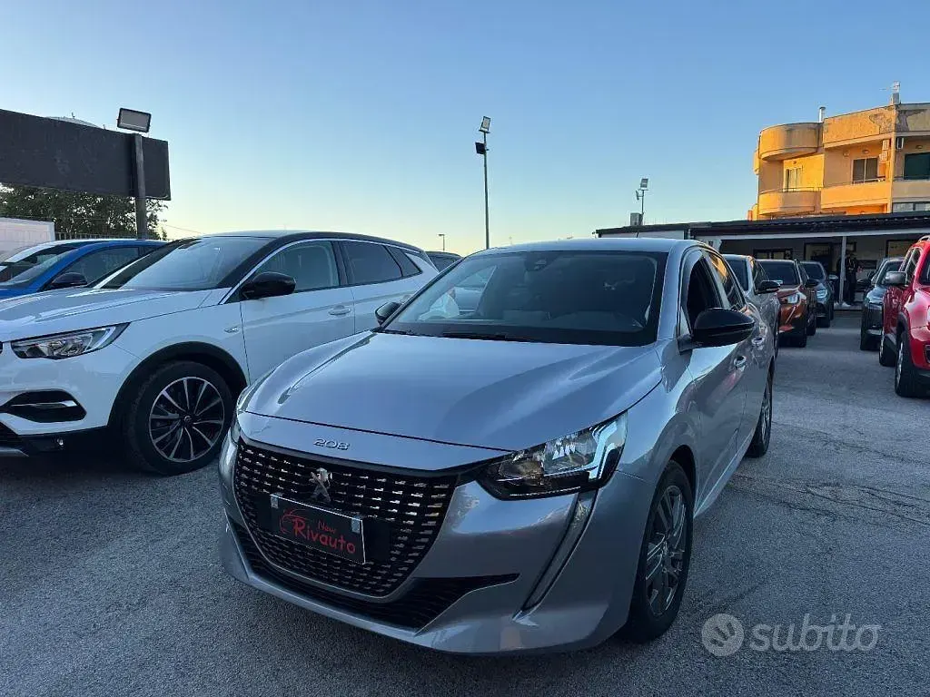 Usata Peugeot 208 Allure 102 CV (75 kW) 2022 Grigio Utilitaria