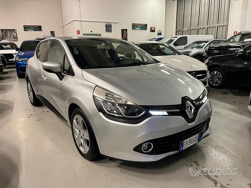 Grigio Usata 2013 Renault Clio IV Tre volumi | 5700 € (Buon prezzo) - Immagine 1/4