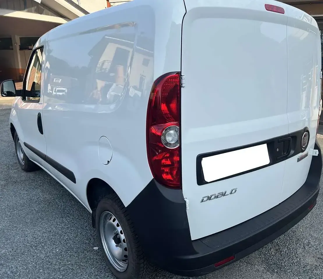 Usata Fiat Doblò 90 CV (66 kW) 2022 Bianco Monovolume