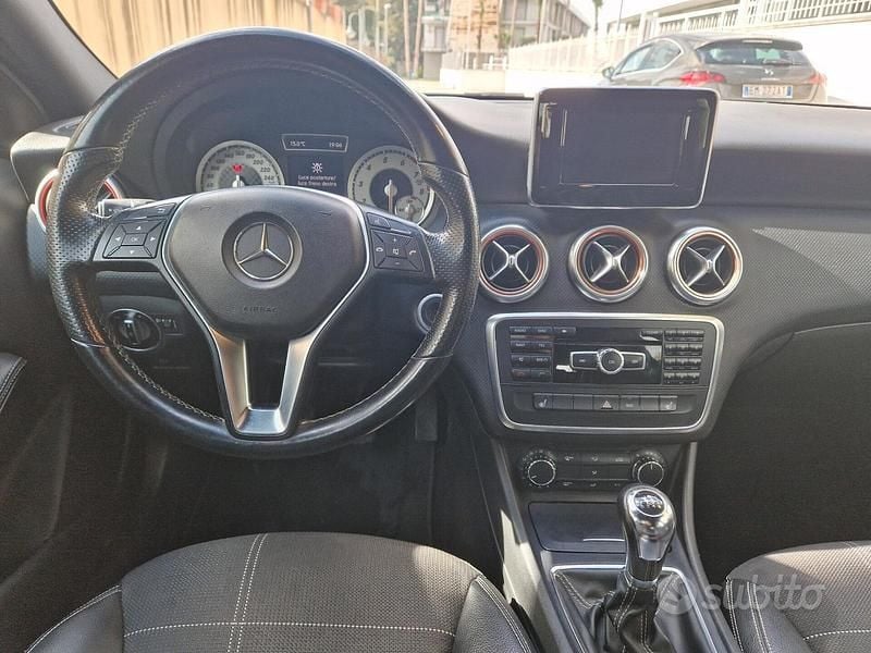 Usata Mercedes A180 122 CV (89 kW) 2013 Grigio Berlina