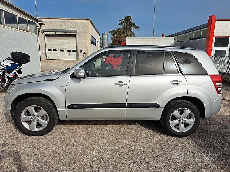 Usata Suzuki Grand Vitara 129 CV (94 kW) 2009 Grigio Berlina