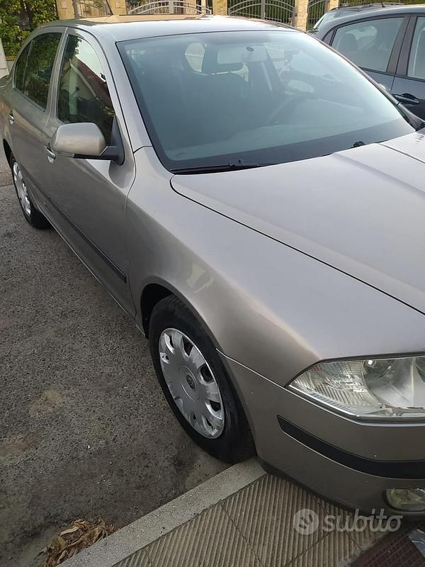 Grigio Usata 2007 Skoda Octavia Ambiente Tre volumi | 2250 € (Buon prezzo) - Immagine 1/4