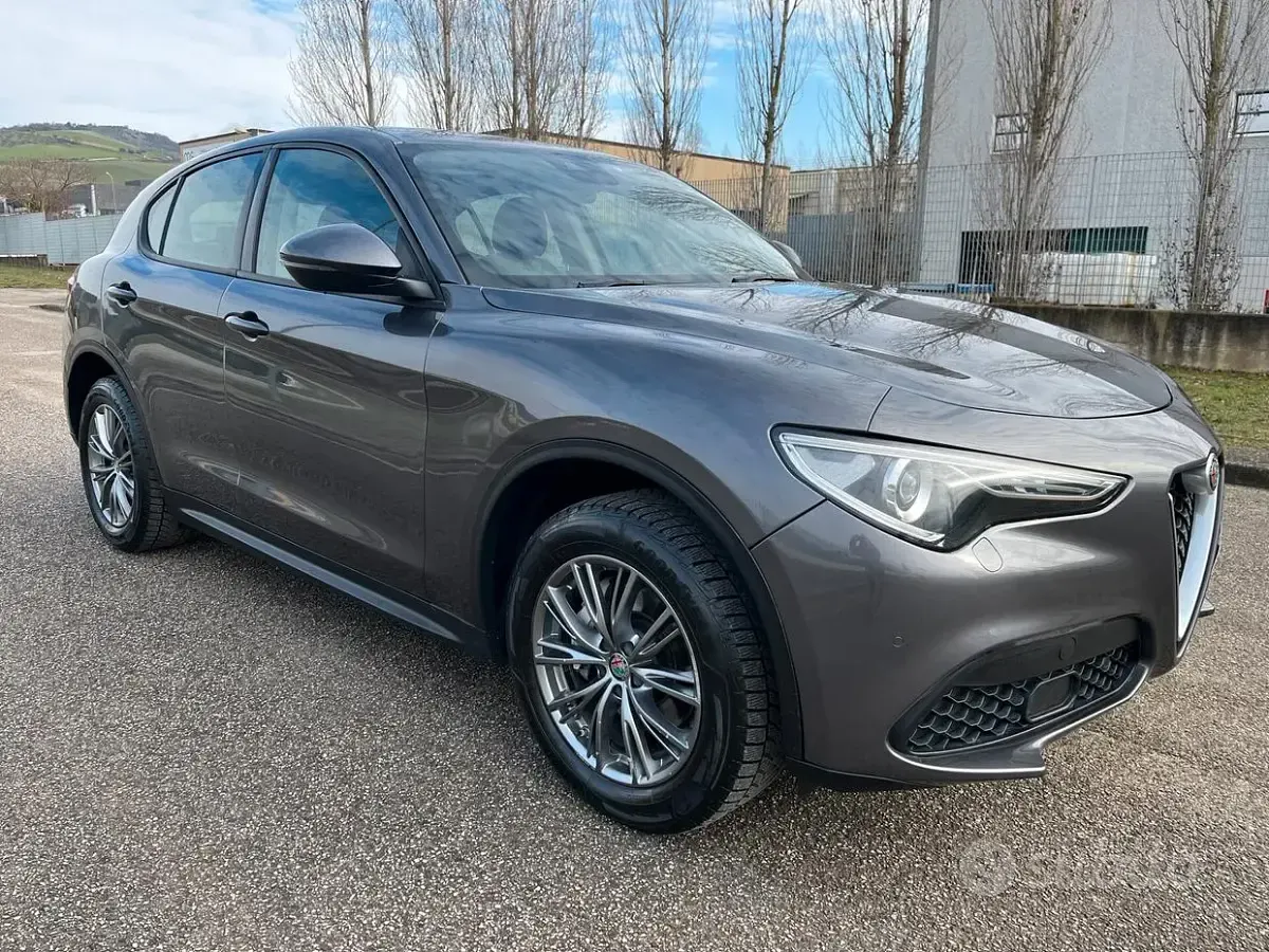 Usata Alfa Romeo Stelvio Super 190 CV (139 kW) 2018 Grigio SUV