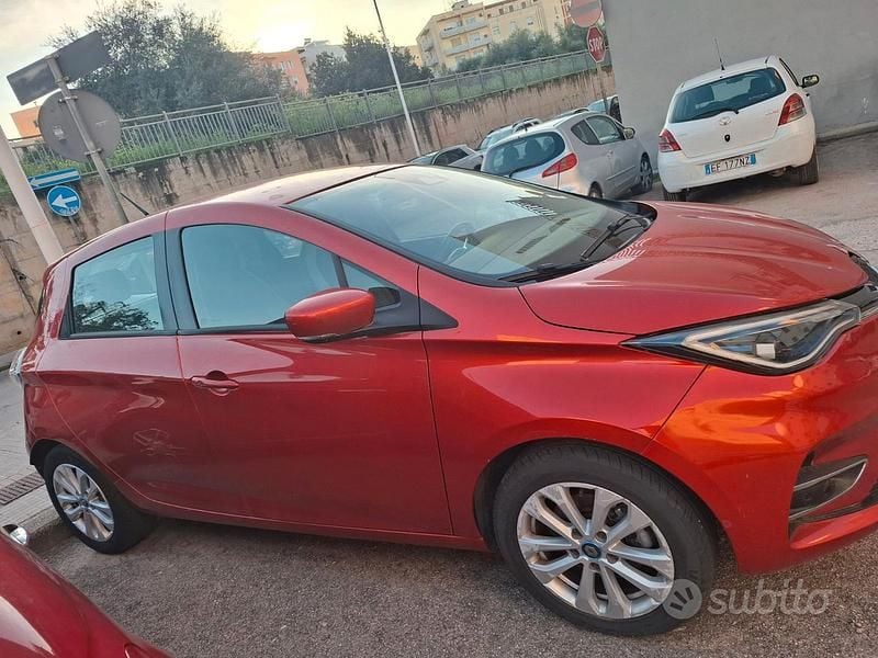 Usata Renault Zoe Zen 80 kW (109 CV) 2020 Rosso Utilitaria