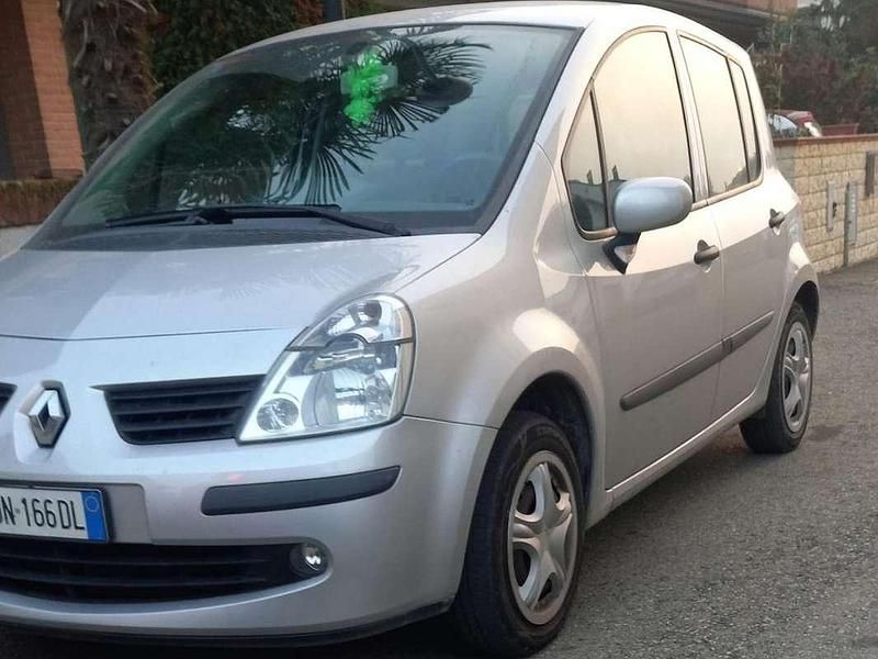 Usata Renault Modus 75 CV (55 kW) 2008 Argento Monovolume