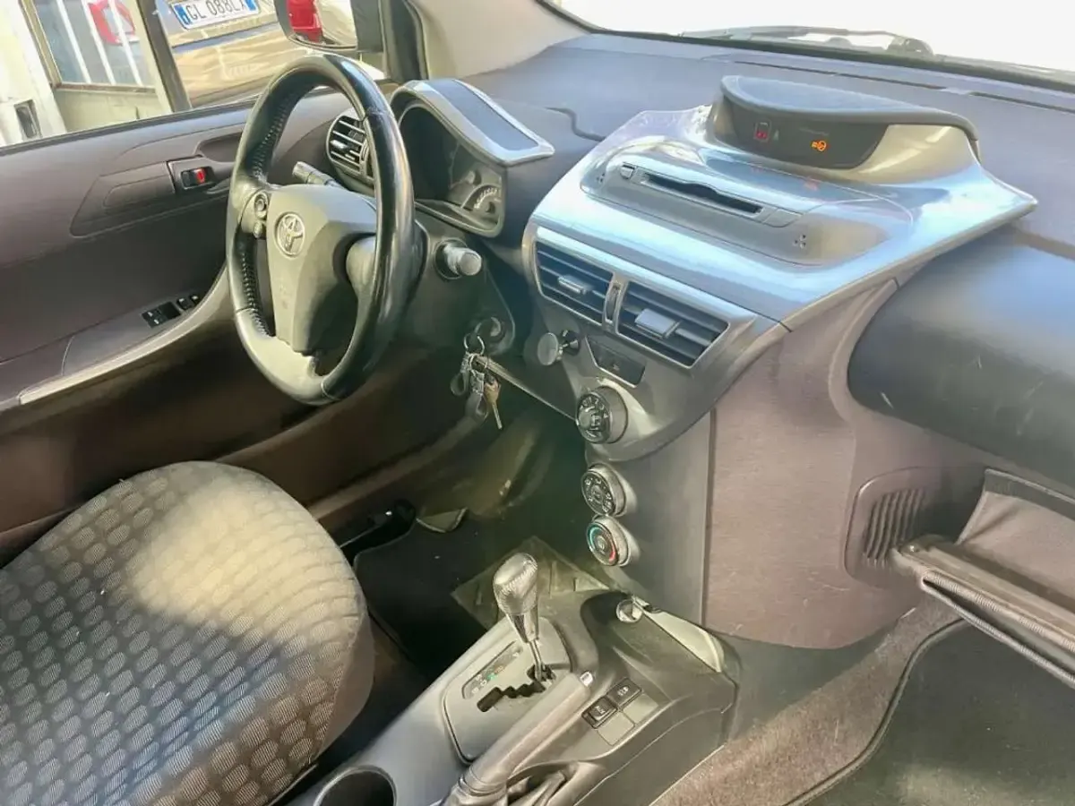 Usata Toyota iQ 68 CV (50 kW) 2009 Nero Utilitaria