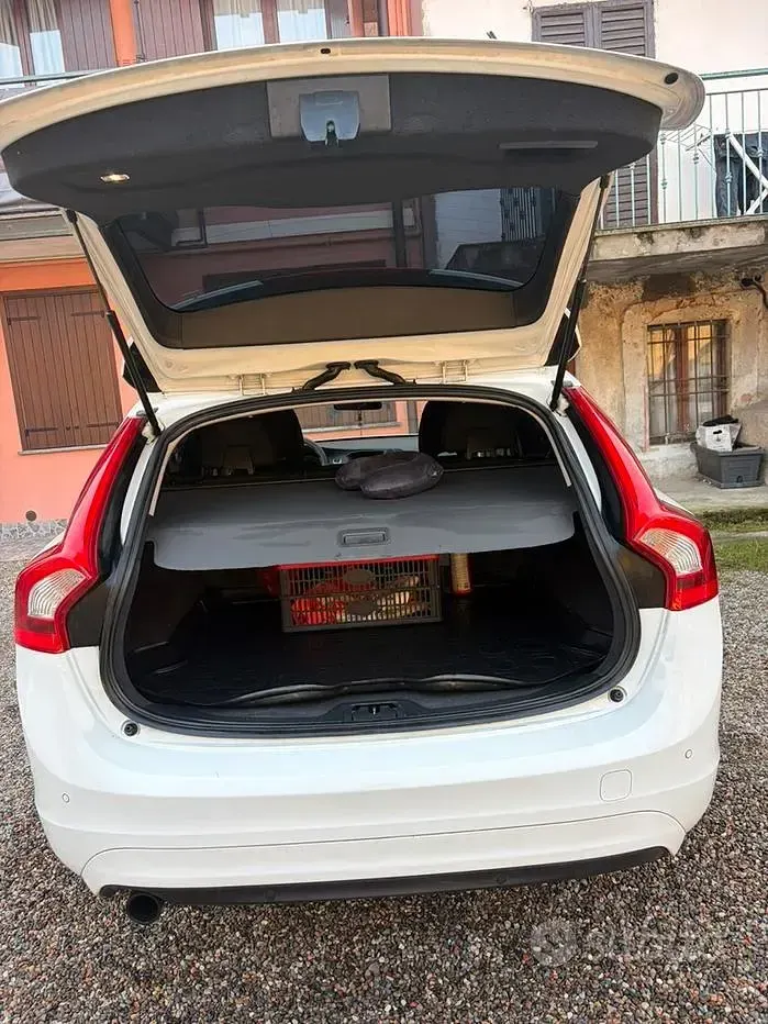 Usata Volvo V60 150 CV (110 kW) 2017 Bianco Station wagon