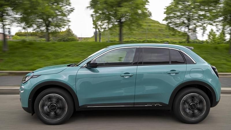 Nuova Fiat 600 Icon 101 CV (74 kW) 2025 Bianco gelato SUV