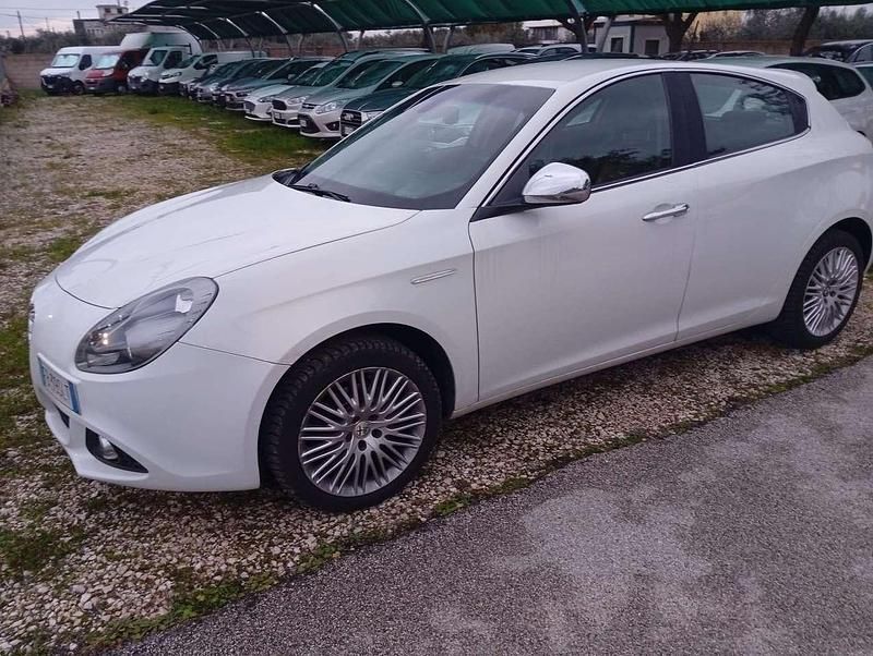 Usata Alfa Romeo Giulietta Exclusive 150 CV (110 kW) 2015 Bianco Utilitaria