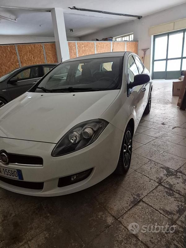 Usata Fiat Bravo Easy 120 CV (88 kW) 2014 Bianco Utilitaria