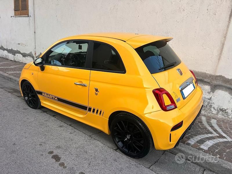 Usata Abarth 595 Pista 165 CV (121 kW) 2022 Giallo Berlina