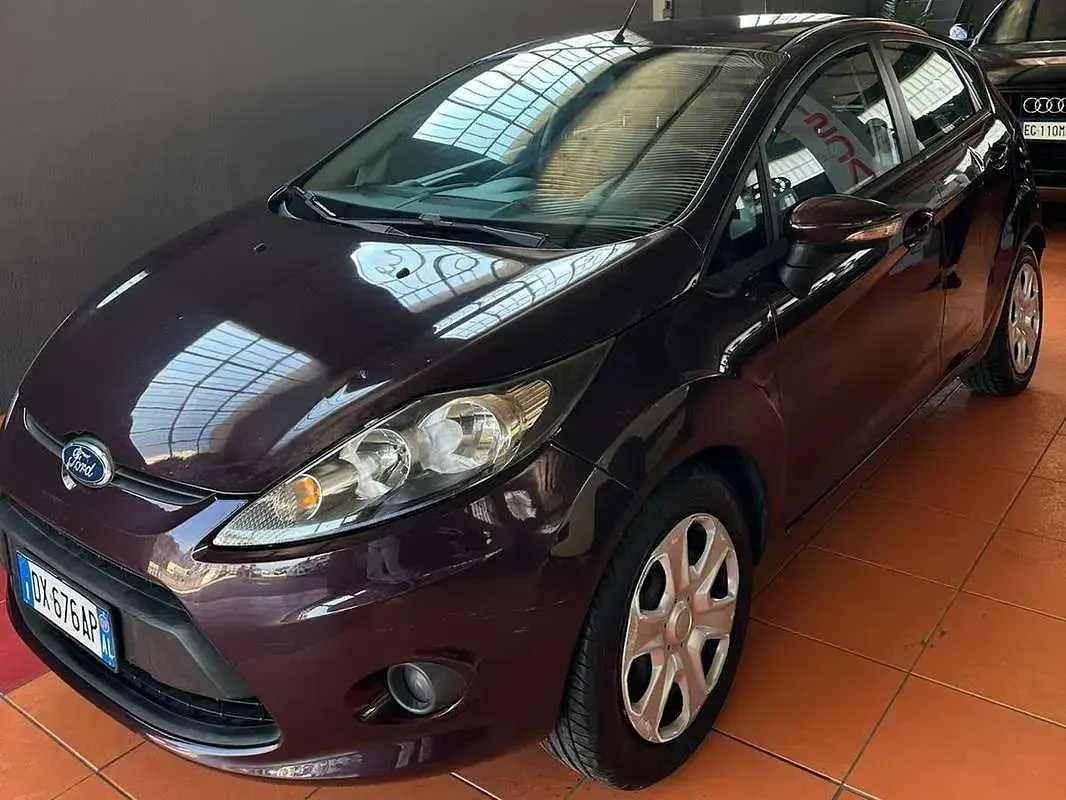 Usata Ford Fiesta Titanium 68 CV (50 kW) 2009 Rosso Berlina