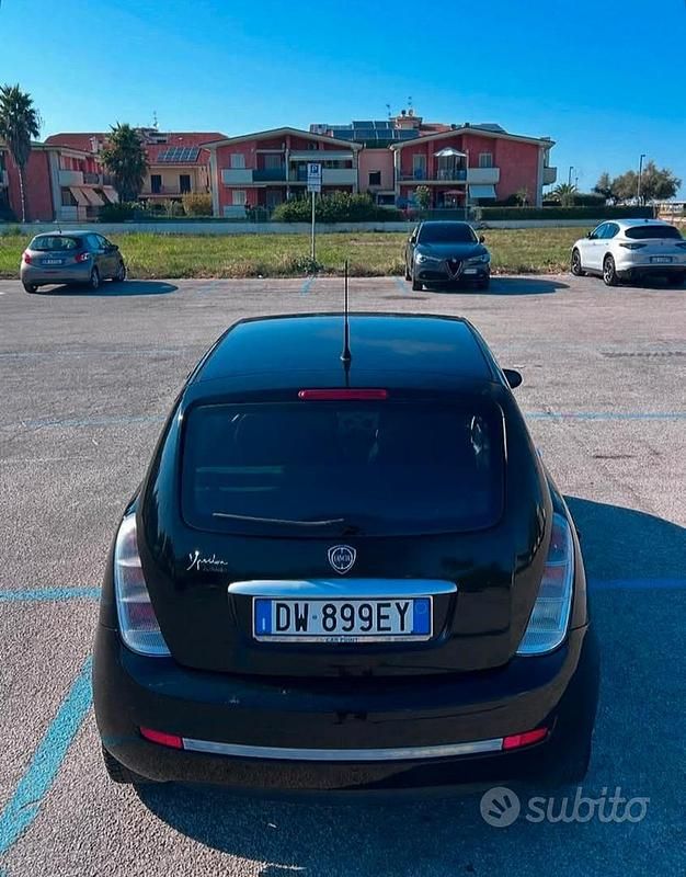 Usata Lancia Ypsilon 60 CV (44 kW) 2011 Nero Utilitaria