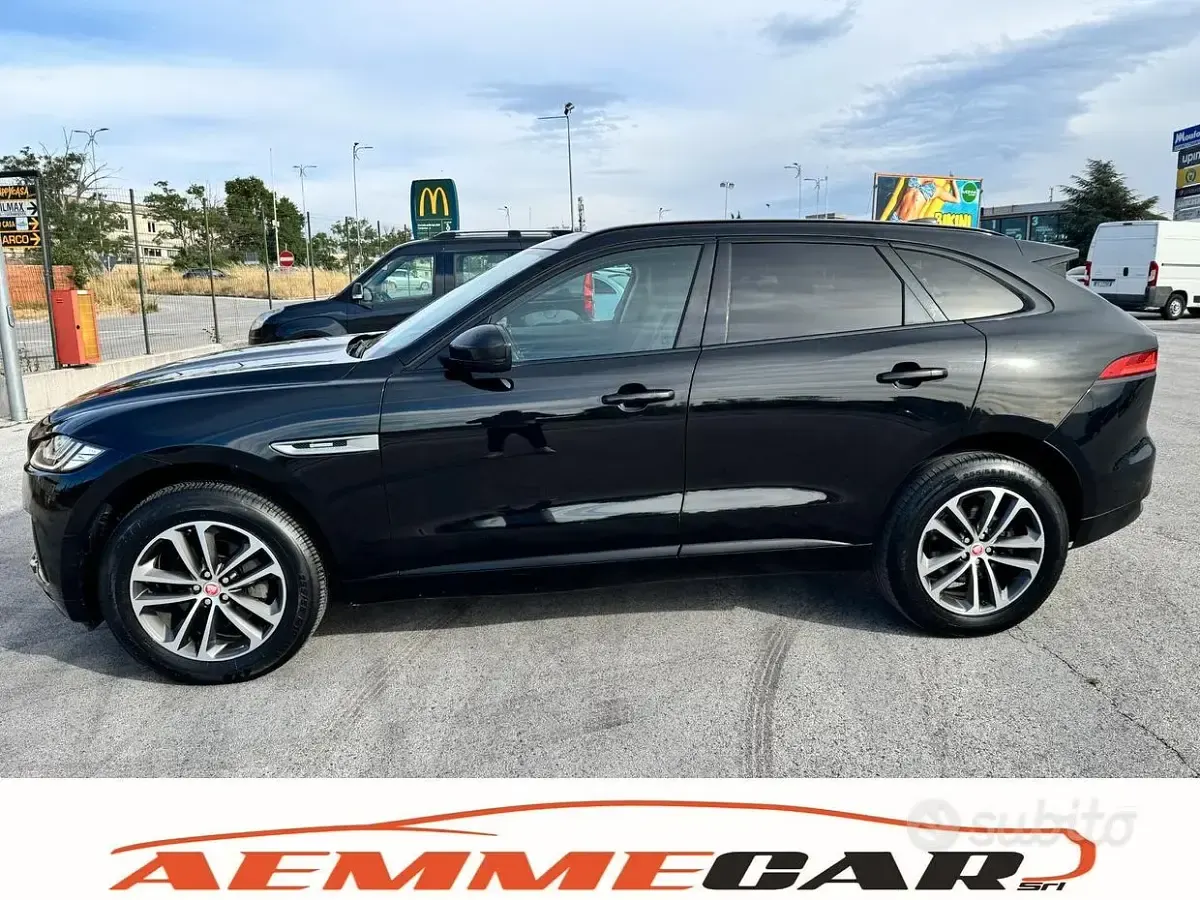 Usata Jaguar F-Pace R-Sport 180 CV (132 kW) 2019 Nero SUV