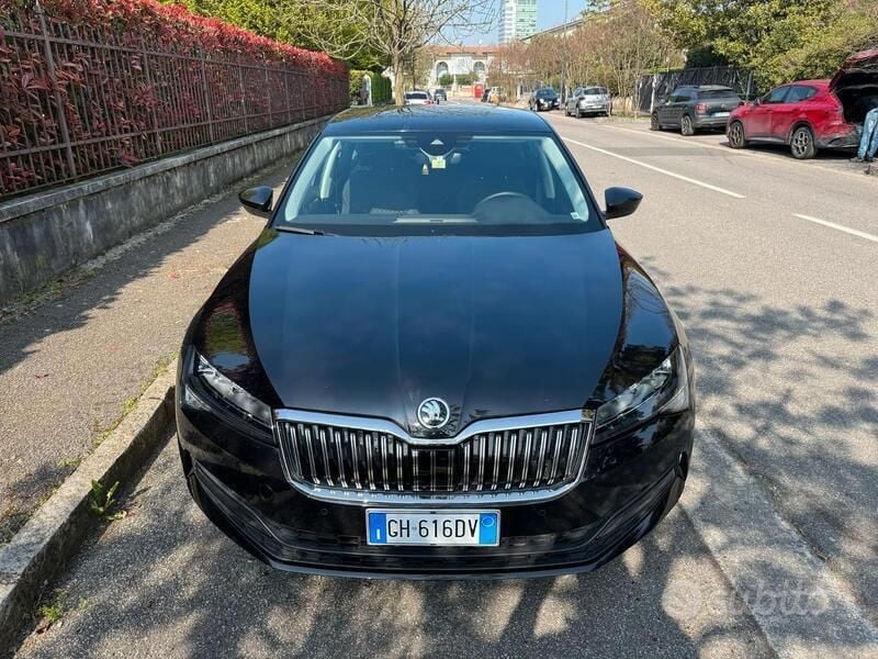 Usata Skoda Superb 140 CV (102 kW) 2021 Nero Berlina