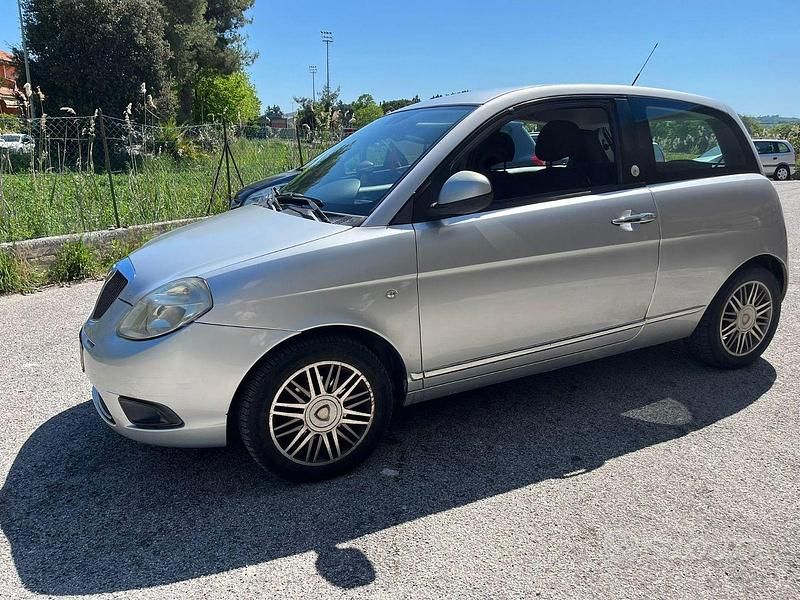 Usata Lancia Ypsilon 77 CV (56 kW) 2010 Grigio Utilitaria