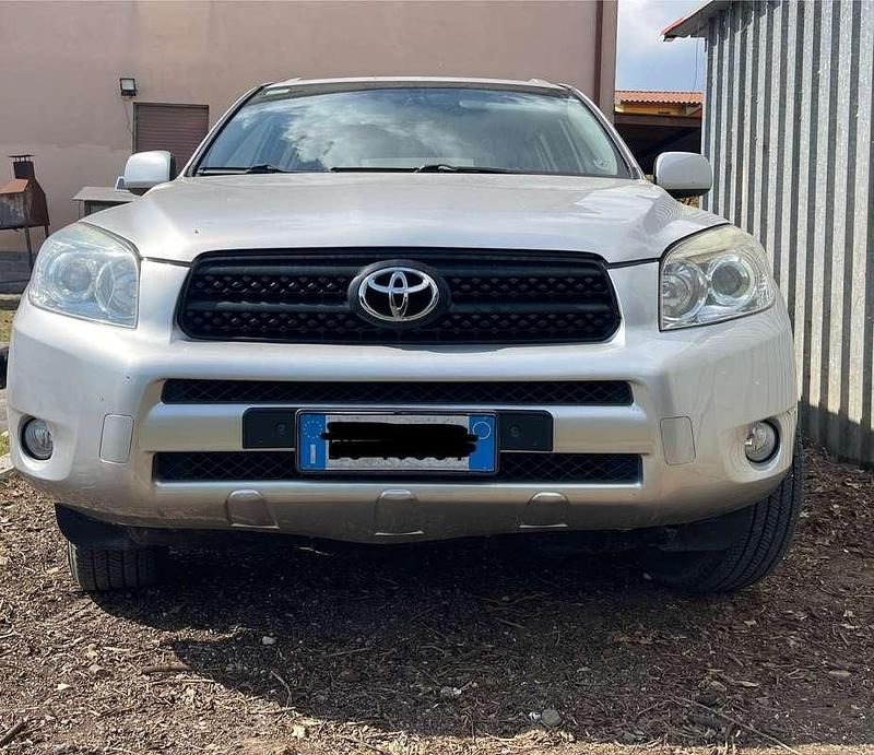 Usata Toyota RAV4 Sol 136 CV (100 kW) 2006 Argento SUV