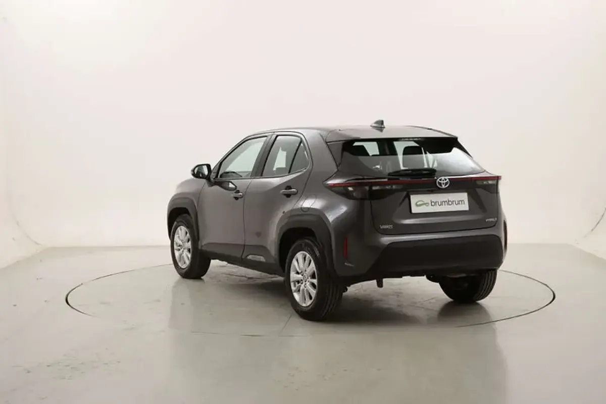Usata Toyota Yaris Cross Business Edition 116 CV (85 kW) 2022 Grigio SUV