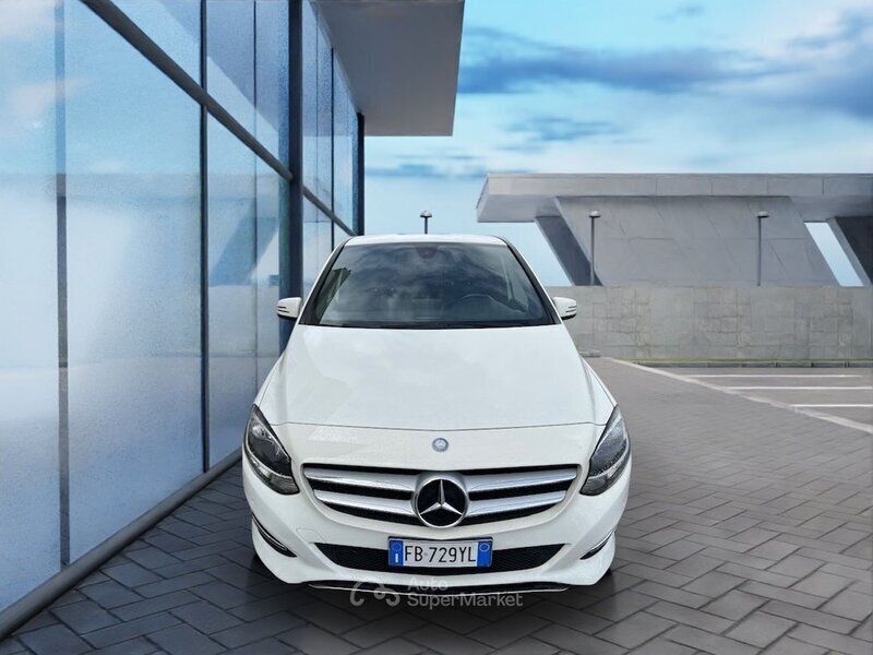 Bianco Usata 2015 Mercedes B180 Monovolume | 14.500 € (Molto cara) - Immagine 1/4