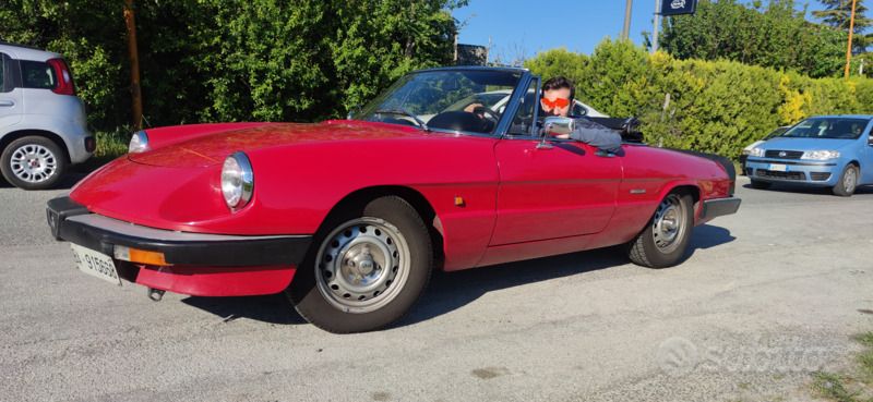 Usata Alfa Romeo Spider 101 CV (74 kW) 1987 Rosso Cabrio