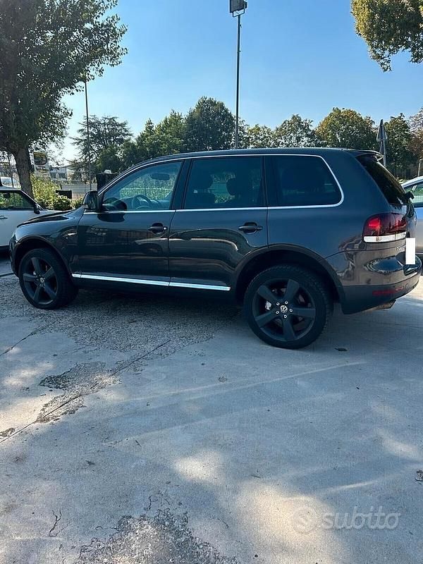 Usata VW Touareg 240 CV (176 kW) 2007 Nero SUV
