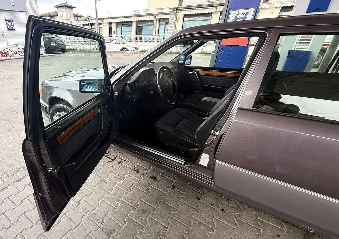 Usata Mercedes E200 122 CV (89 kW) 1992 Berlina