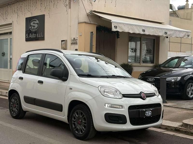 Bianco Usata 2013 Fiat Panda Lounge Tre volumi | 6800 € (Buon prezzo) - Immagine 1/4